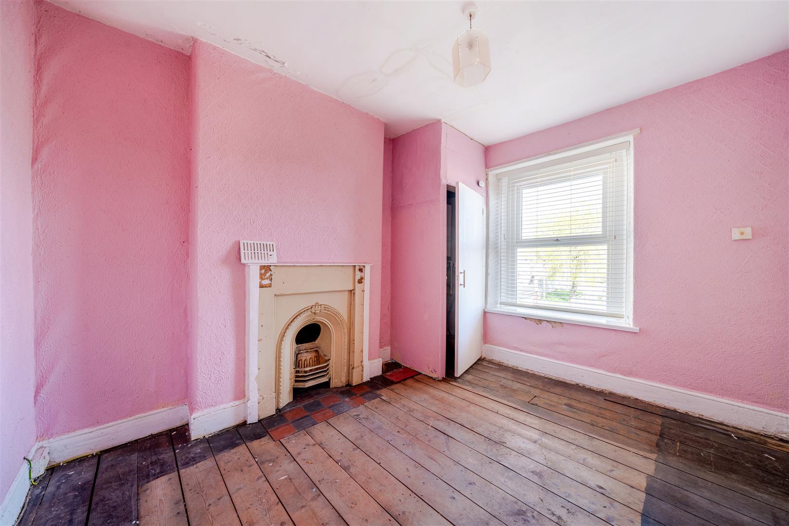 Middle Road, Gendros, Swansea, SA5 8ES